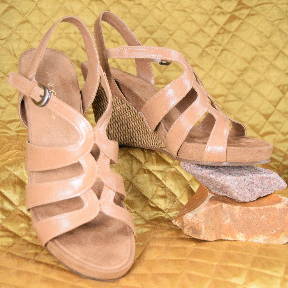 SOLD Aerosoles Women's 8M Nude Plush Wedge Sandals - Picture 2 of 8